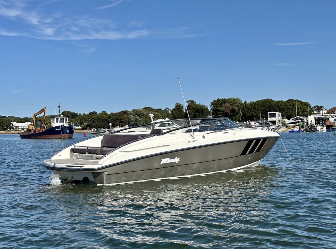 Windy 29 Coho 'Corona'